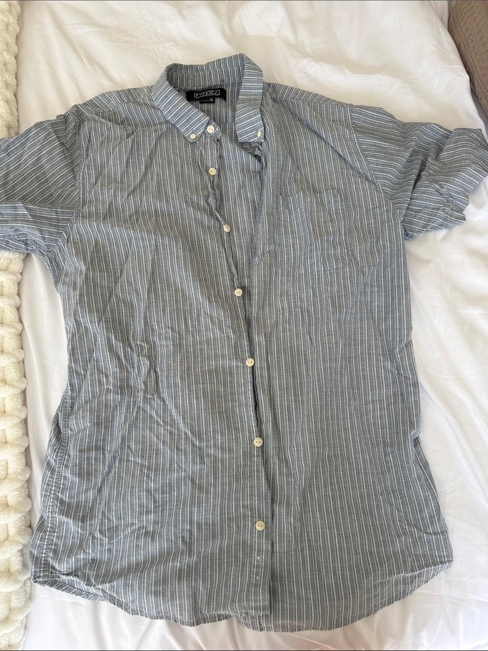 Ezekiel Men’s Blue Stripe Short-Sleeve Button-Up polo